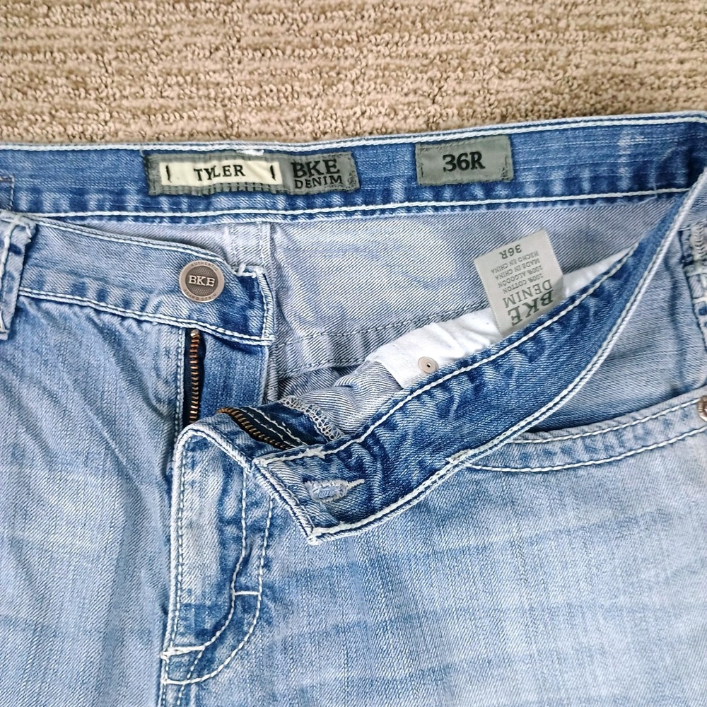 BKE Tyler Jeans Mens 35x31 Light Wash Relaxed Straight Distressed Denim Mint - Picture 4 of 9